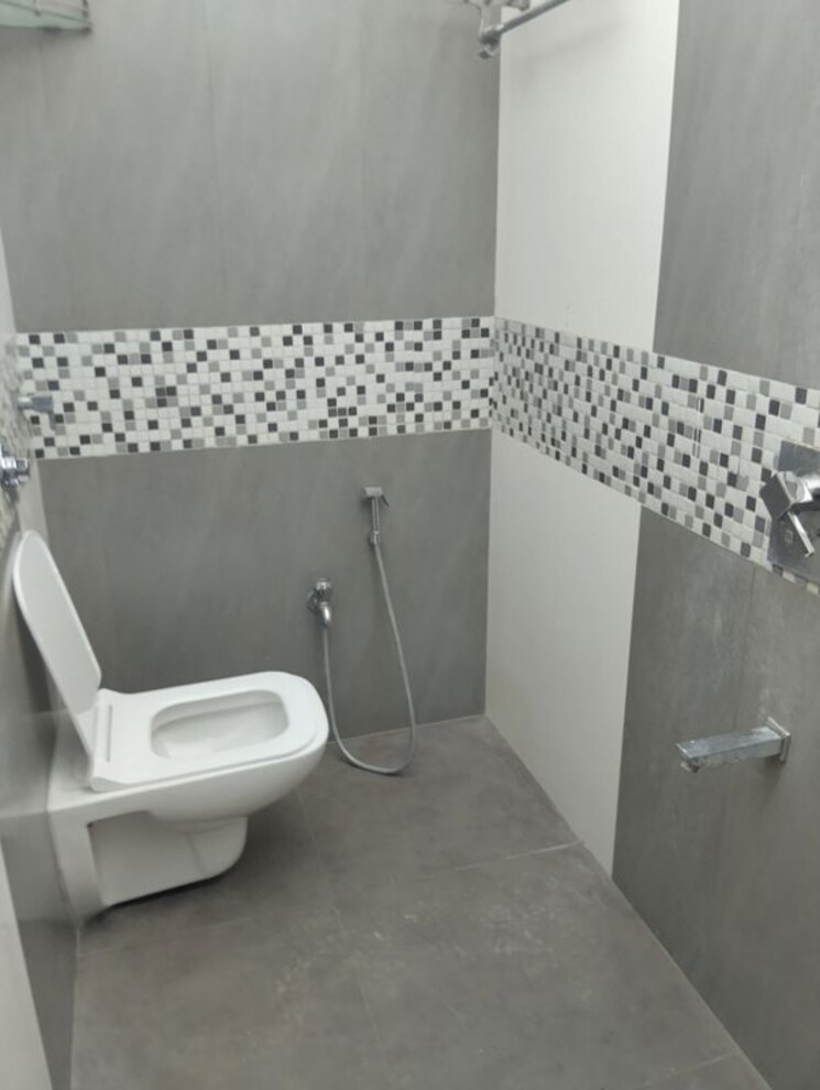 Attached Bathroom, mulund west 2 Bedroom 650 Sq.Ft. Apartment In Mulund West Mumbai 9931020