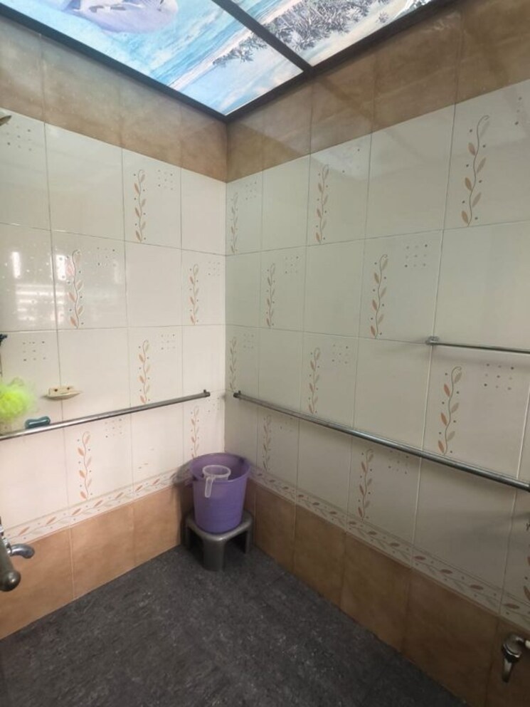 Bathroom, bandra west 2 Bedroom 700 Sq.Ft. Apartment In Bandra West Mumbai 9931014