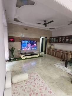 2 BHK + Pooja Room Apartment For Rent in Bandra West