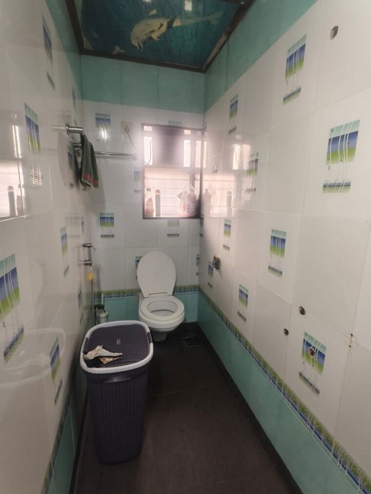 Bathroom, bandra west 2 Bedroom 700 Sq.Ft. Apartment In Bandra West Mumbai 9931014