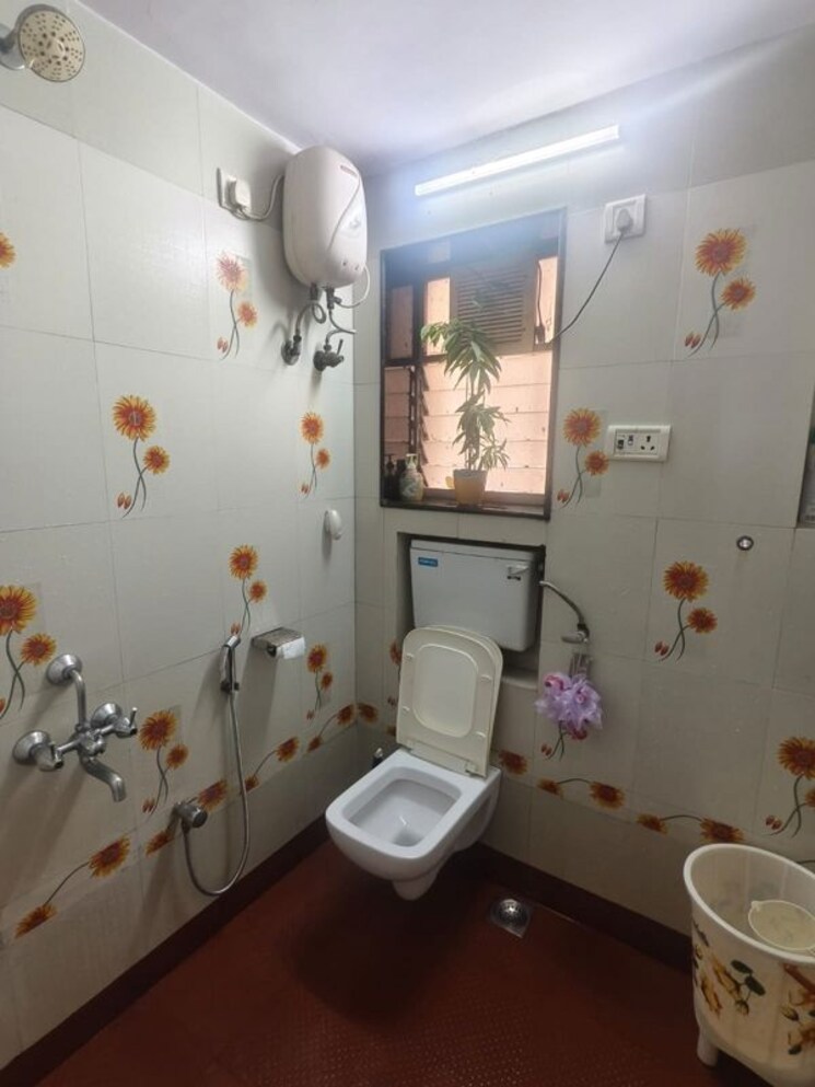 Bathroom, bandra west 2 Bedroom 700 Sq.Ft. Apartment In Bandra West Mumbai 9931014
