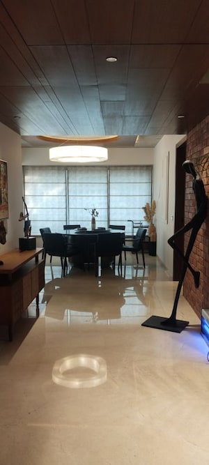 Team Area in 4 BHK Apartment at Ambawadi – for Sale