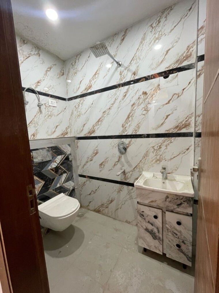 Bathroom, chattarpur 2 Bedroom 900 Sq.Ft. Builder Floor In Chattarpur Delhi 9931030