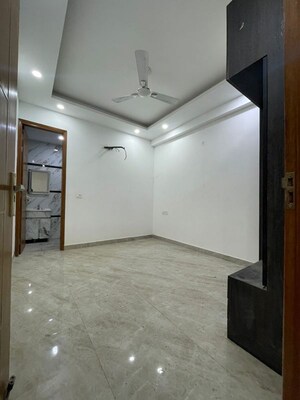 Room in 2 BHK Builder Floor at Chattarpur – for Rent