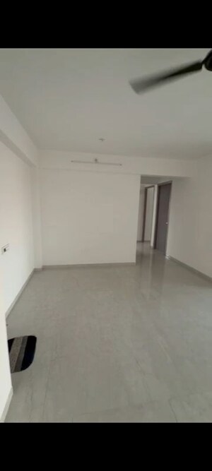 Room in 3 BHK Apartment at Malad West – for Rent