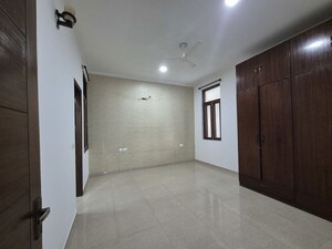 Room in 3 BHK Apartment at Chattarpur – for Rent