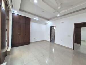 Room in 3 BHK Apartment at Chattarpur – for Rent
