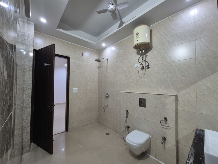Bathroom, chattarpur 3 Bedroom 1450 Sq.Ft. Apartment In Chattarpur Delhi 9931035