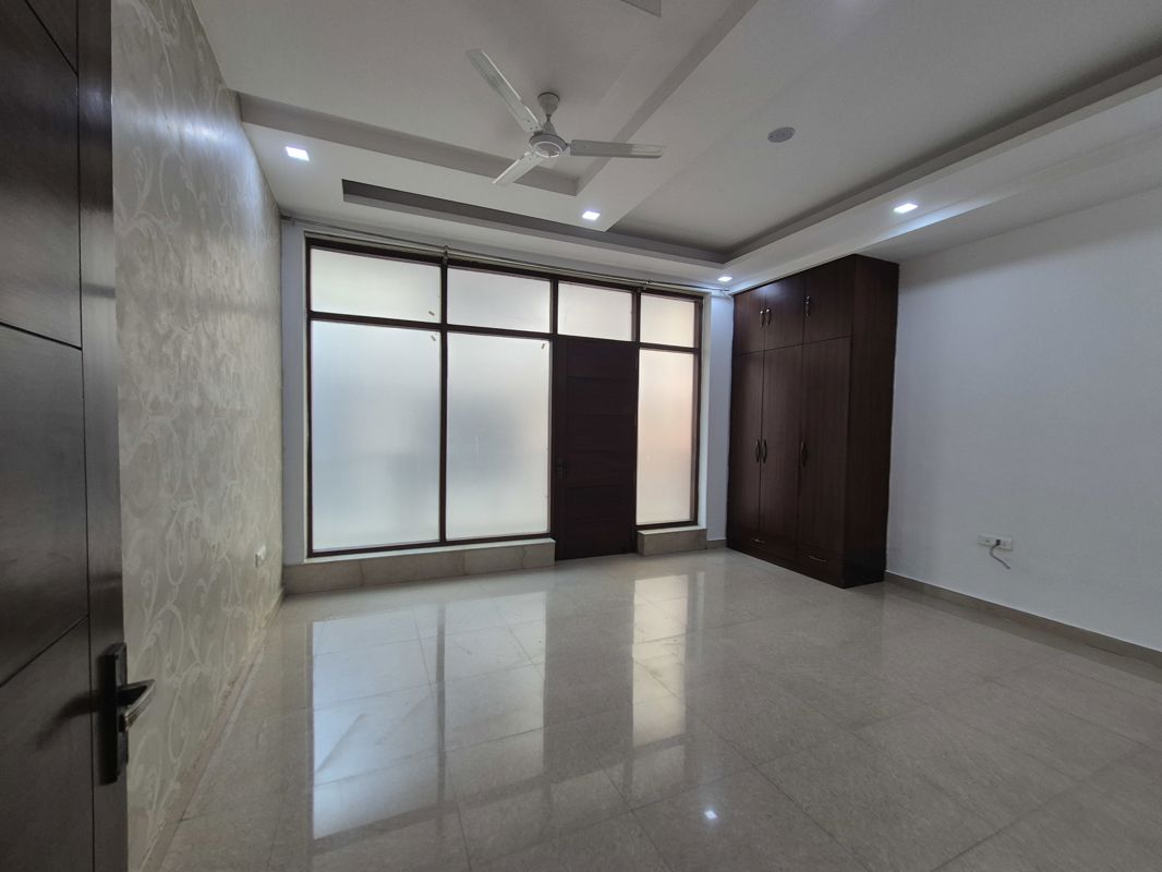 3 BHK + Servant Room Apartment For Rent in Chattarpur
