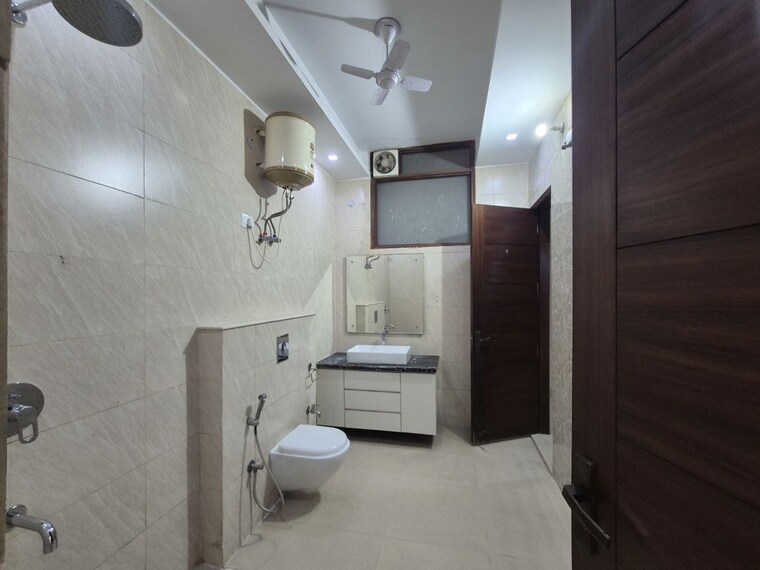 Bathroom, chattarpur 3 Bedroom 1450 Sq.Ft. Apartment In Chattarpur Delhi 9931035