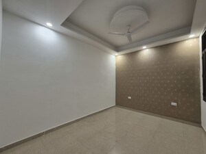 Room in 3 BHK Apartment at Chattarpur – for Rent