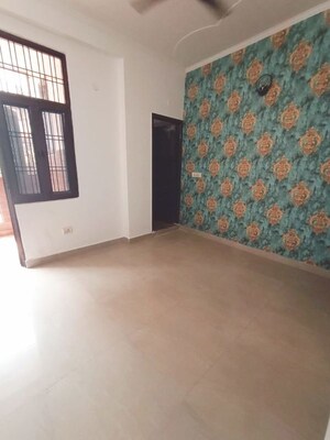 Room in 2 BHK Builder Floor at Vaishali Media Apartment, Vaishali Sector 5 – for Rent
