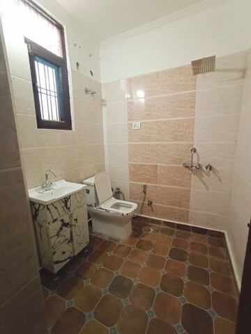 Bathroom in 2 BHK Builder Floor at Vaishali Media Apartment, Vaishali Sector 5 – for Rent
