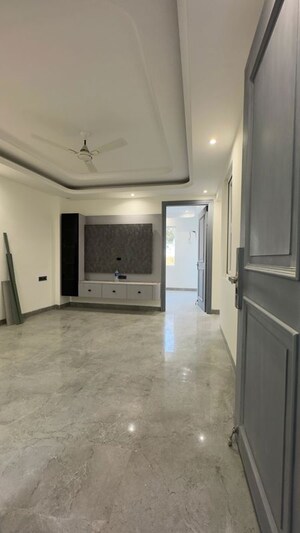Room in 2 BHK Builder Floor at Chattarpur – for Rent