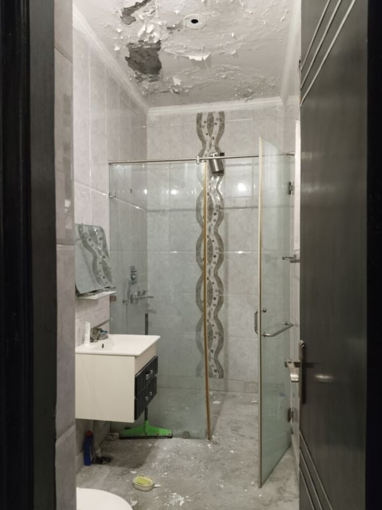 Bathroom, sector 37 3 Bedroom 2250 Sq.Ft. Builder Floor In Sector 37 Faridabad 9931046