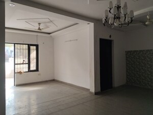 Room in 3 BHK Builder Floor at Sector 37 – for Rent