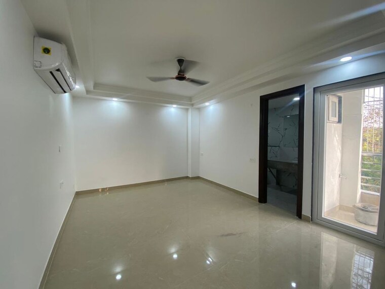 Room, chattarpur 3 Bedroom 155 Sq.Yd. Builder Floor In Chattarpur Delhi 9931049