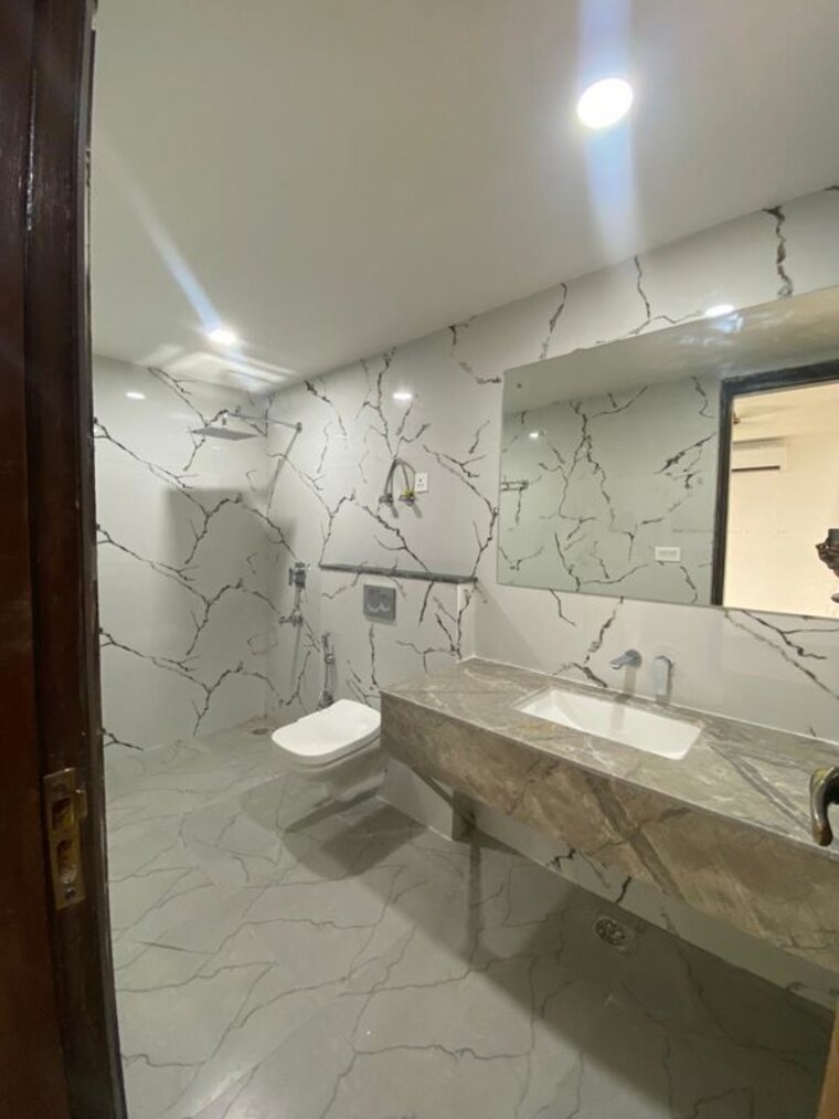 Attached Bathroom, chattarpur 3 Bedroom 155 Sq.Yd. Builder Floor In Chattarpur Delhi 9931049
