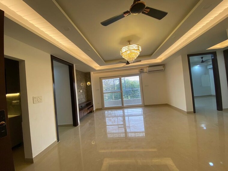 Hall, chattarpur 3 Bedroom 155 Sq.Yd. Builder Floor In Chattarpur Delhi 9931049