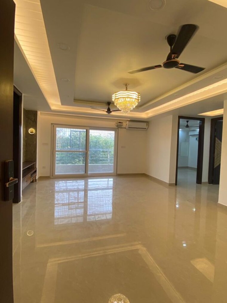 Hall, chattarpur 3 Bedroom 155 Sq.Yd. Builder Floor In Chattarpur Delhi 9931049