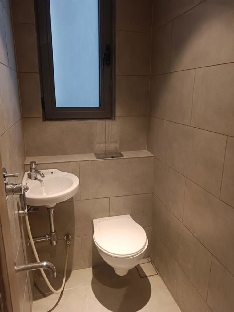 Bathroom, rustomjee-crown 4 Bedroom 2190 Sq.Ft. Apartment In Prabhadevi Mumbai 9931047