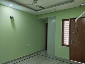 Building Lobby in 3 BHK Builder Floor at Sector 37 – for Rent