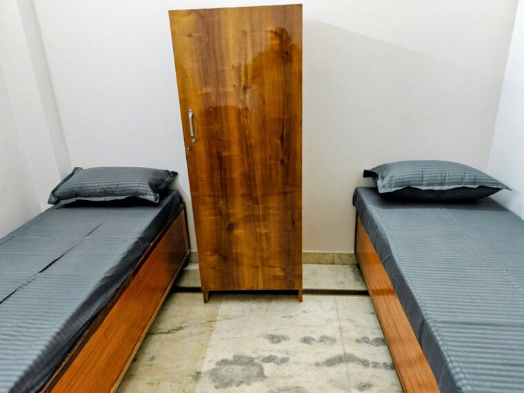 Room, govindpuri Pg For Girls In Govindpuri 9887497
