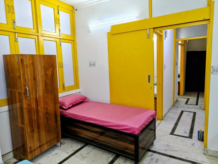Room, govindpuri Pg For Girls In Govindpuri 9887497