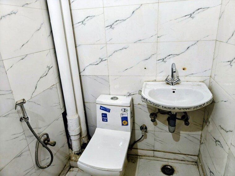 Bathroom, govindpuri Pg For Girls In Govindpuri 9887497
