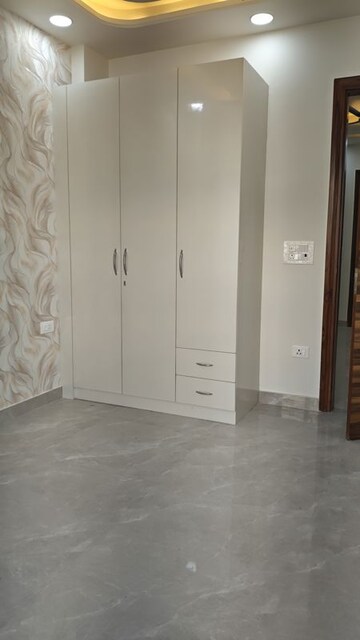 Building Lobby in 3 BHK Builder Floor at RPS Palm Drive, Sector 88 – for Sale