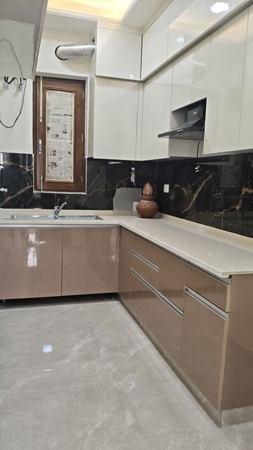 Kitchen in 3 BHK Builder Floor at RPS Palm Drive, Sector 88 – for Sale