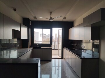 Kitchen in 3 BHK Builder Floor at Sector 37 – for Rent