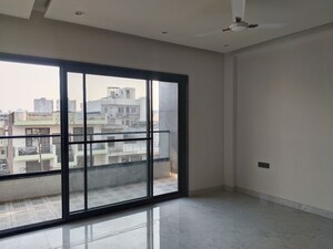Room in 3 BHK Builder Floor at Sector 37 – for Rent