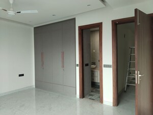 Room in 3 BHK Builder Floor at Sector 37 – for Rent