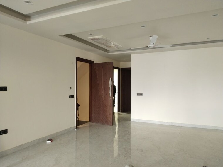 Room, sector 37 3 Bedroom 2700 Sq.Ft. Builder Floor In Sector 37 Faridabad 9931061