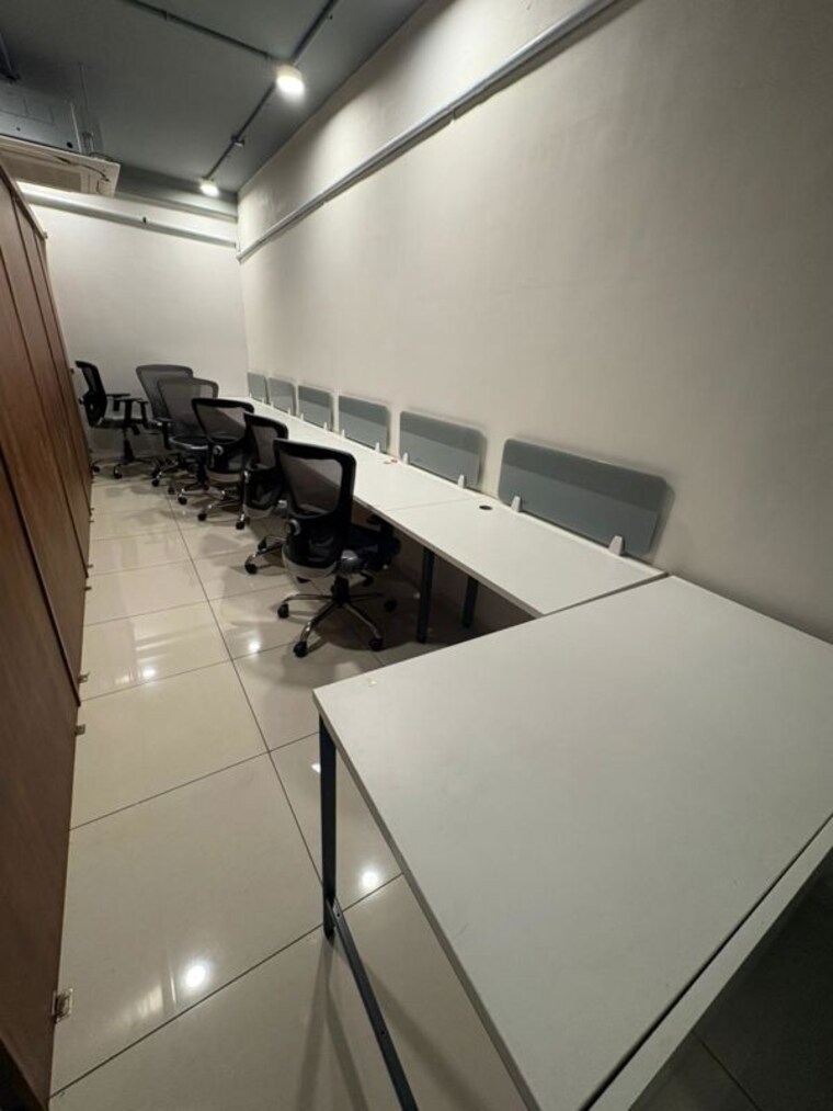 Team Area, shyamal Commercial Office Space 1000 Sq.Ft. In Shyamal Ahmedabad 9931058