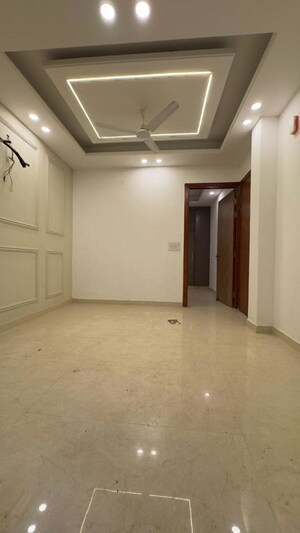 Room in 3 BHK Builder Floor at Chattarpur – for Rent