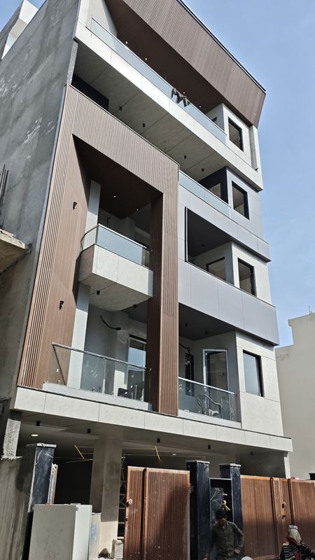 4 BHK + Servant Room Builder Floor For Sale in Parklands