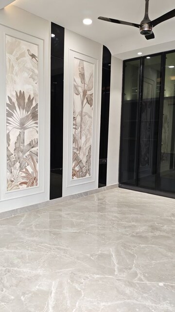 Room in 4 BHK Builder Floor at Parklands, Sector 85 – for Sale