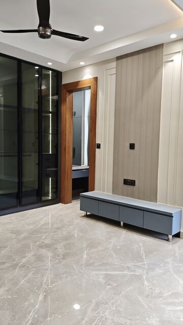 Building Lobby in 4 BHK Builder Floor at Parklands, Sector 85 – for Sale