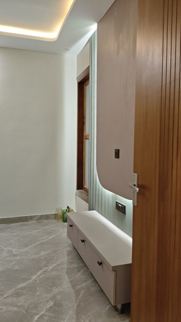 Bathroom, parklands 4 Bedroom 250 Sq.Yd. Builder Floor In Sector 85 Faridabad 9931065