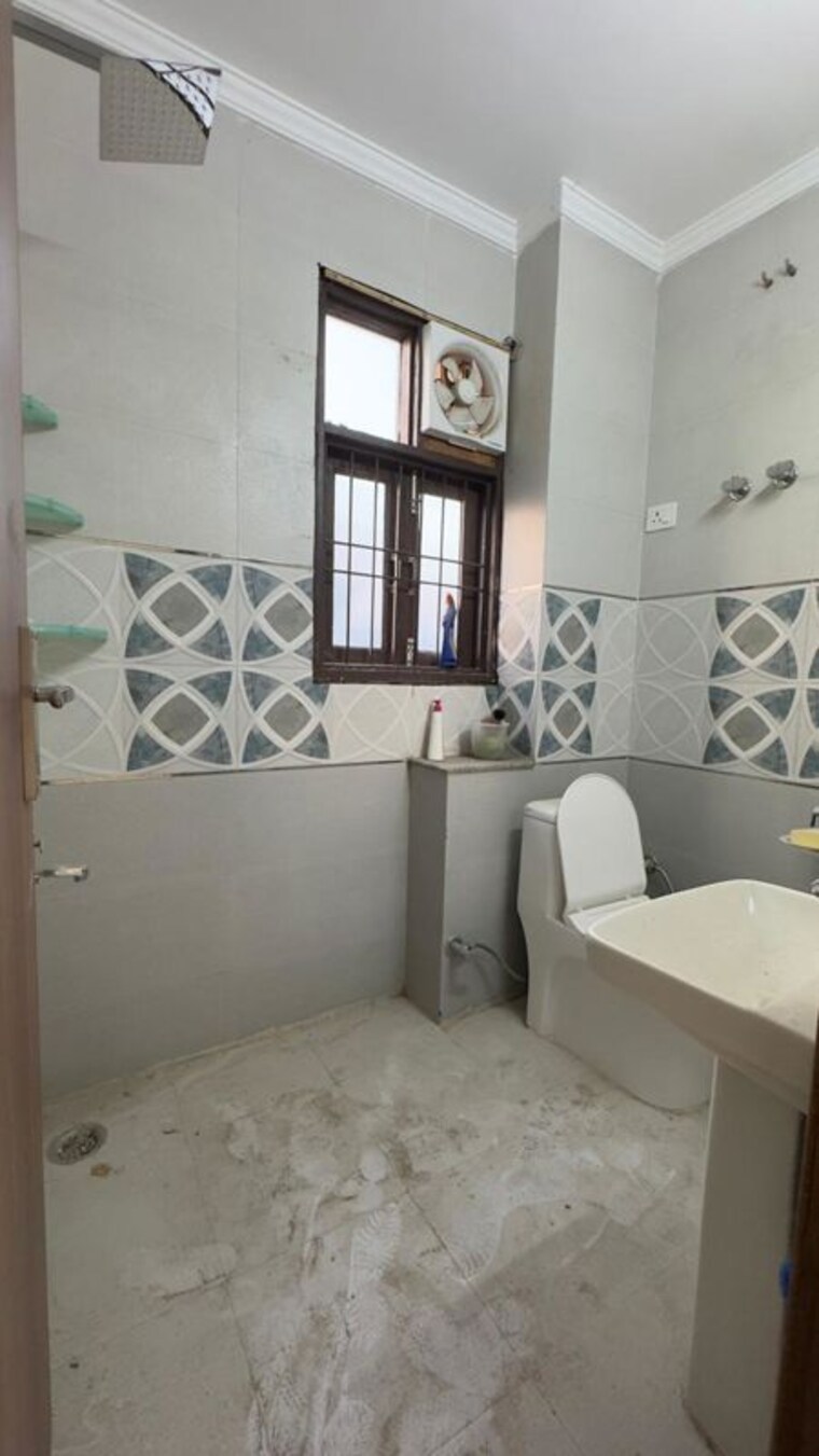 Attached Bathroom, chattarpur 3 Bedroom 900 Sq.Ft. Builder Floor In Chattarpur Delhi 9931069