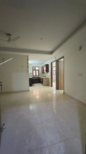 Room in 3 BHK Builder Floor at Chattarpur – for Rent