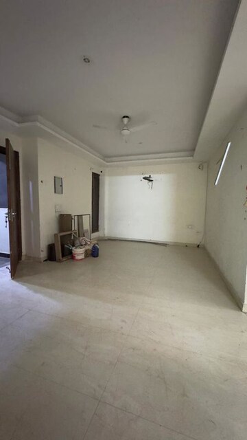 Room in 3 BHK Builder Floor at Chattarpur – for Rent