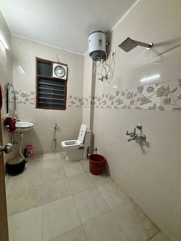 Master Bedroom in 2 BHK Builder Floor at Sector 52 – for Rent