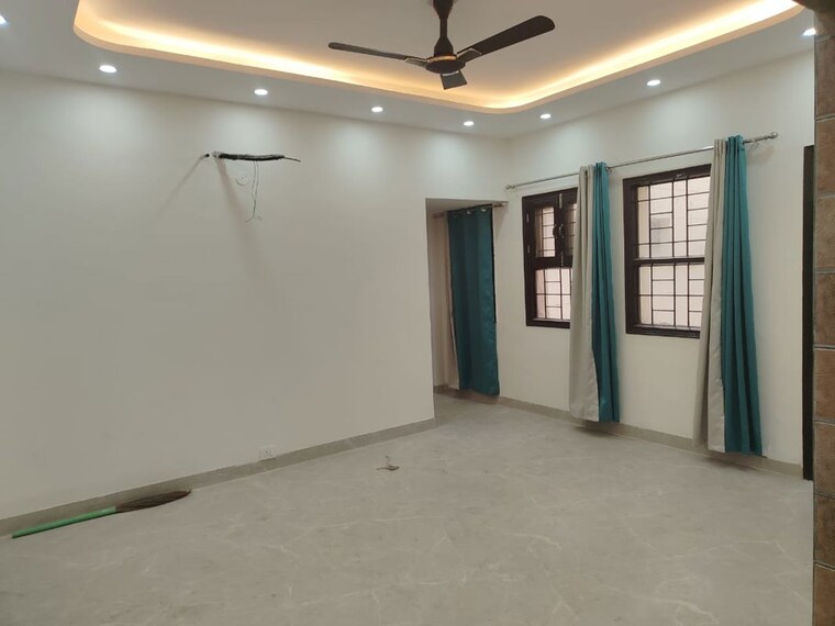 Room, unitech-south-city-ii 3 Bedroom 360 Sq.Yd. Builder Floor In Sector 50 Gurgaon 9931102