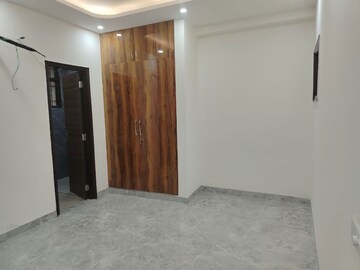 Room in 3 BHK Builder Floor at Unitech South City II, Sector 50 – for Sale