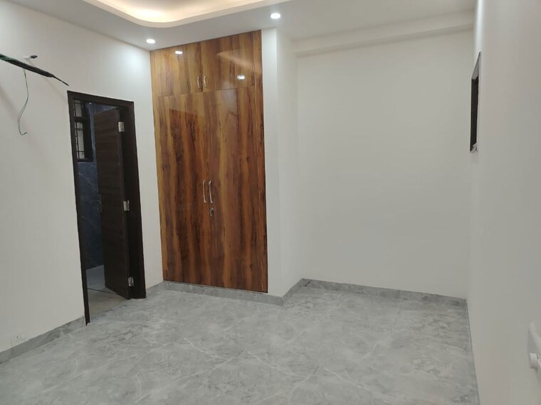 Room, unitech-south-city-ii 3 Bedroom 360 Sq.Yd. Builder Floor In Sector 50 Gurgaon 9931102