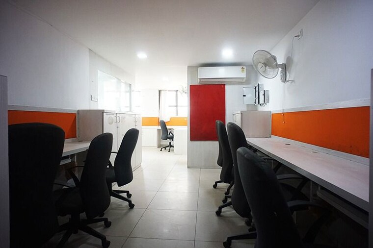 Team Area, dev-aurum Commercial Office Space 800 Sq.Ft. In Prahlad Nagar Ahmedabad 9931115