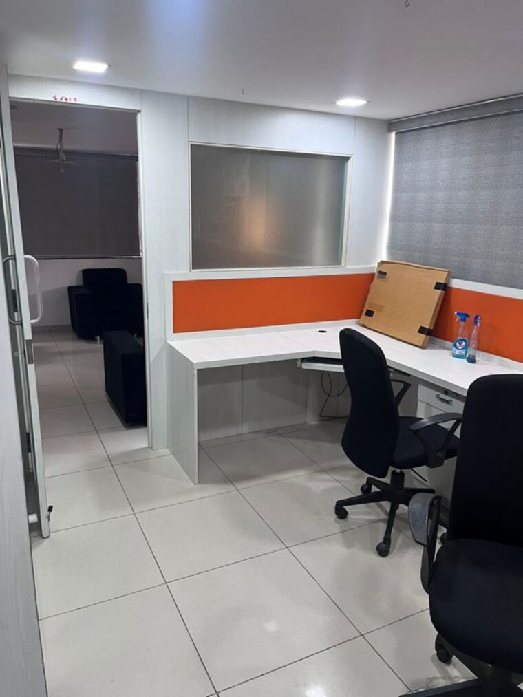 Team Area, dev-aurum Commercial Office Space 800 Sq.Ft. In Prahlad Nagar Ahmedabad 9931115